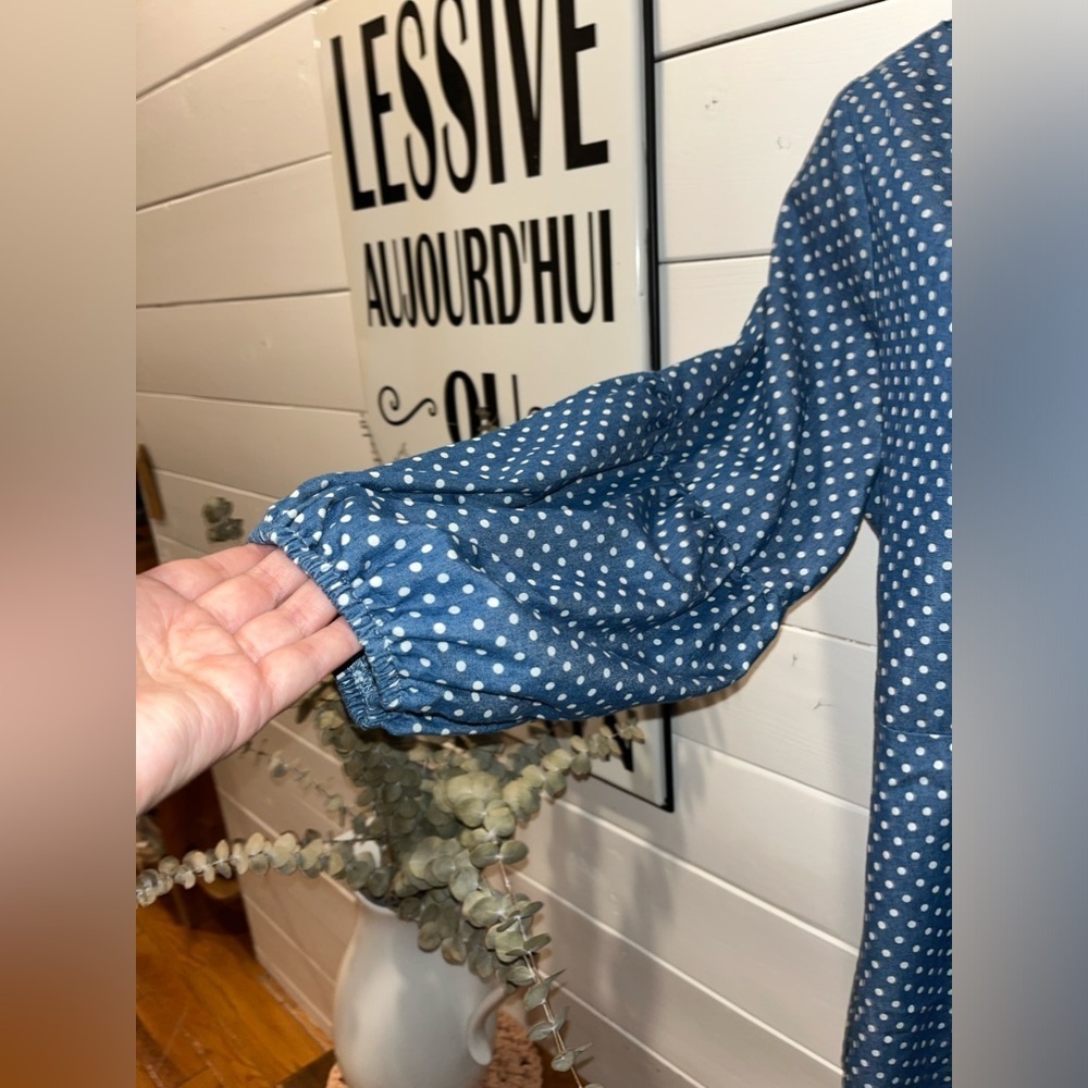 SUZANNE BETRO, beautiful denim blue and white polka dot crossover  blouse 2x - Picture 4 of 14